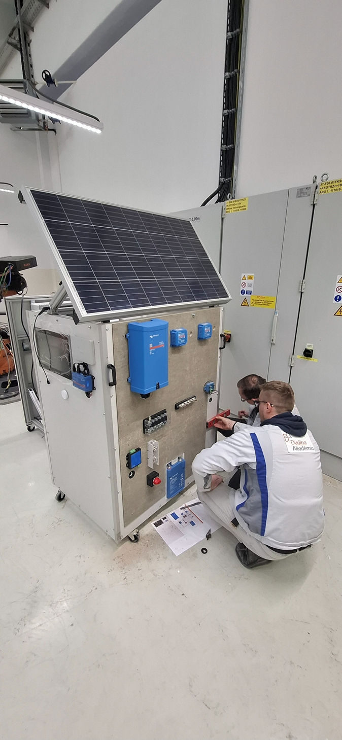 Innovative Trainingsstation „Hausmodell“ unterstützt die Ausbildung im Bereich grüner Technologien