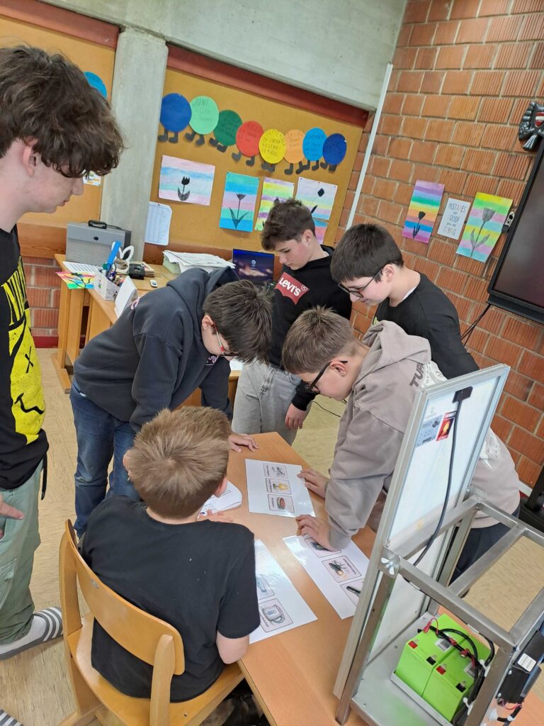 Žiaci pri aktivite o formách energie počas workshopu orientácie na povolanie
